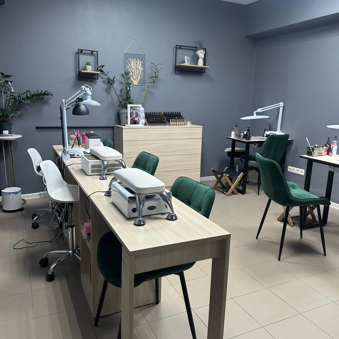 Сучасний салон на Оболонській Набережній , багато beauty послуг , стерильно , економія часу та якісні послуги )