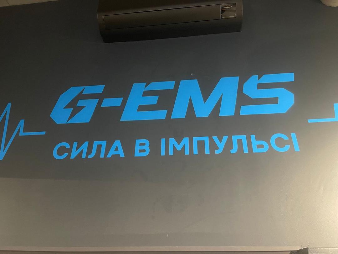 EMS – це швидкий і безпечний спосіб прийти в форму без перевантаження суглобів. Ідеально підходить для тих, хто хоче ефективні тренування без довгих занять у залі.