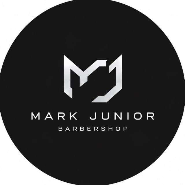 MARK JR. BARBERS

Не просто барбершоп. Це територія чоловічого характеру.

Mark Jr. Barbers — місце для тих, хто звик обирати найкраще. Тут поєдналися преміальна атмосфера, бездоганний сервіс та майстерність барберів, для яких кожна деталь має значення.

Ми створюємо не просто стрижку — ми створюємо образ, який говорить за тебе.

Гострі лінії. Ідеальна форма. Безкомпромісна якість.
Класичні традиції барберингу в сучасному преміальному виконанні.

У Mark Jr. Barbers ти залишаєш за дверима буденність і заходиш у простір, де все створено для чоловіка: стильний інтер’єр, правильна атмосфера, професійні барбери та увага до кожної деталі.

Твій стиль — твоя зброя.
Твоя впевненість — твій характер.
Mark Jr. Barbers — місце, де вони зустрічаються.
