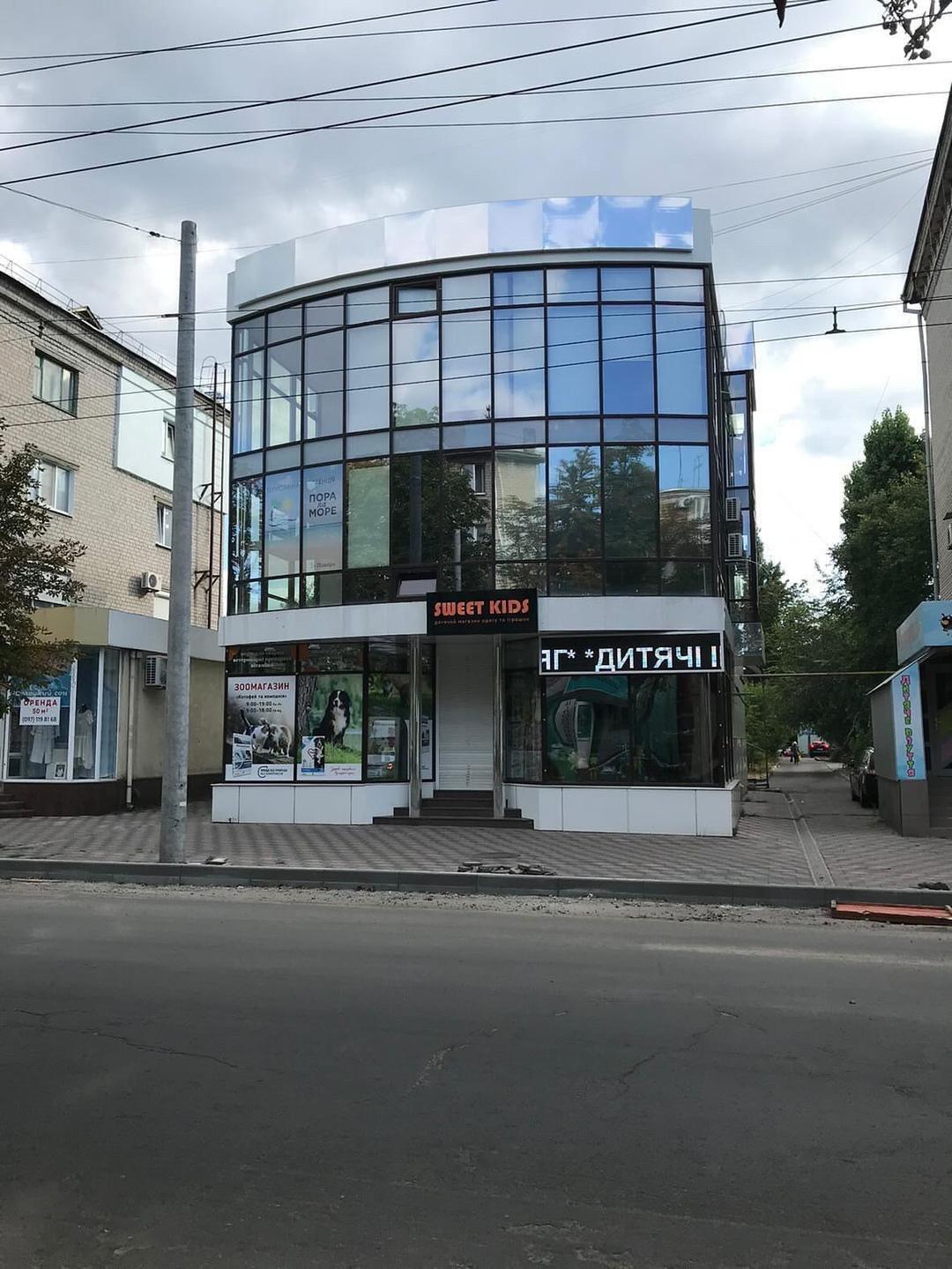 Кабінет в самому центрі міста. Надаю послуги з воскової депіляції та шугарингу