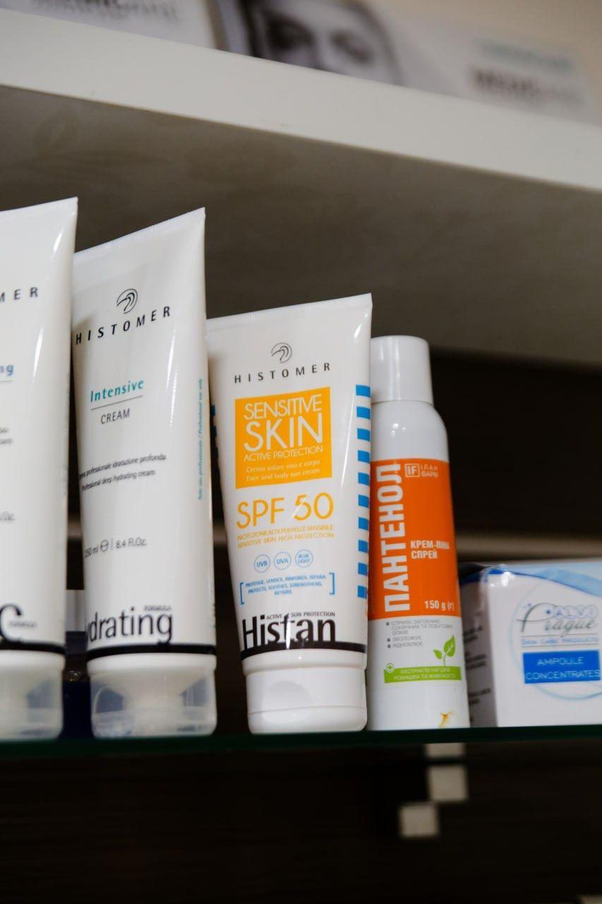  Студия красоты «CosmetologCenter» успешно объединяет в себе широкий спектр салонных услуг, а также обучающие курсы для мастеров в бьюти индустрии.

CosmetologCenter - это современный образовательный центр интенсивного практического обучения в сфере красоты , обладающий передовой материальной и удобной аудиторной базой. На курсах Школе «CosmetologCenter» преподают только высококлассные педагоги. Все учебные курсы разработаны по авторским методикам и рассчитаны на интенсивные практические занятия.

