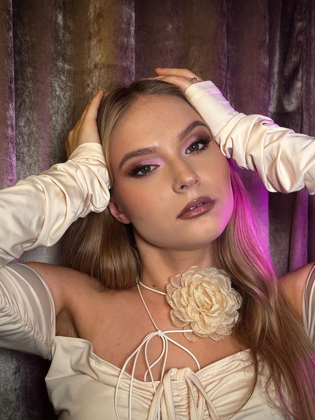 ☎️Zapisy w wiadomości prywatnej na instagramie @parkamakeup lub na Alvibeauty
Przyjmuję klientki w domu. 