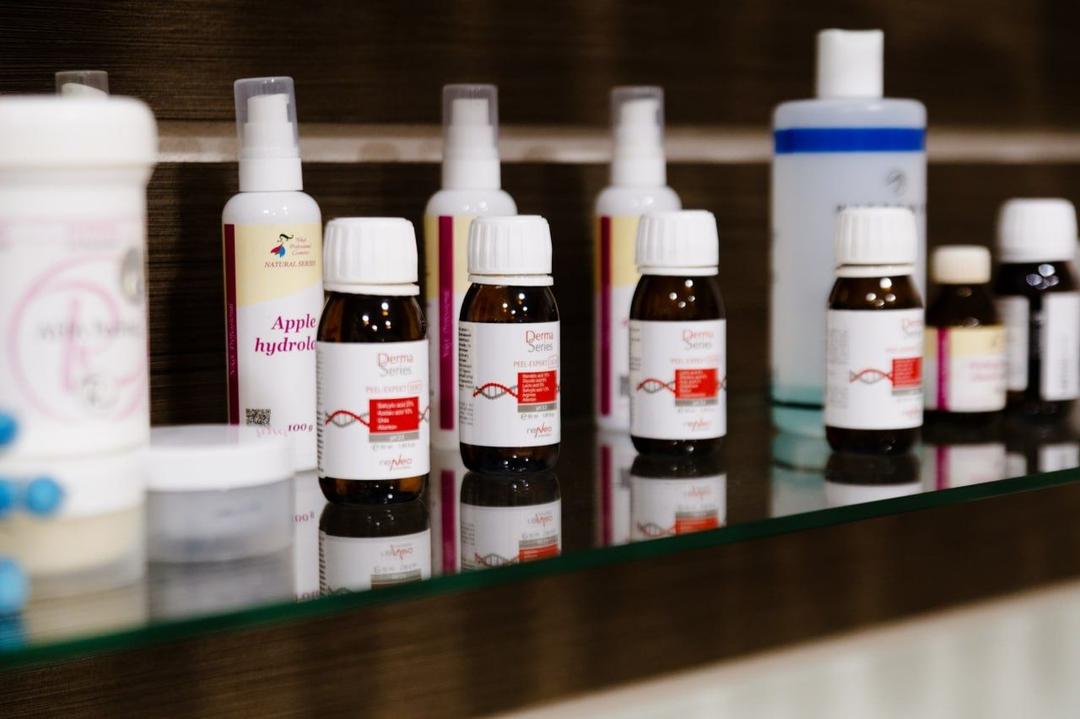  Студия красоты «CosmetologCenter» успешно объединяет в себе широкий спектр салонных услуг, а также обучающие курсы для мастеров в бьюти индустрии.

CosmetologCenter - это современный образовательный центр интенсивного практического обучения в сфере красоты , обладающий передовой материальной и удобной аудиторной базой. На курсах Школе «CosmetologCenter» преподают только высококлассные педагоги. Все учебные курсы разработаны по авторским методикам и рассчитаны на интенсивные практические занятия.

