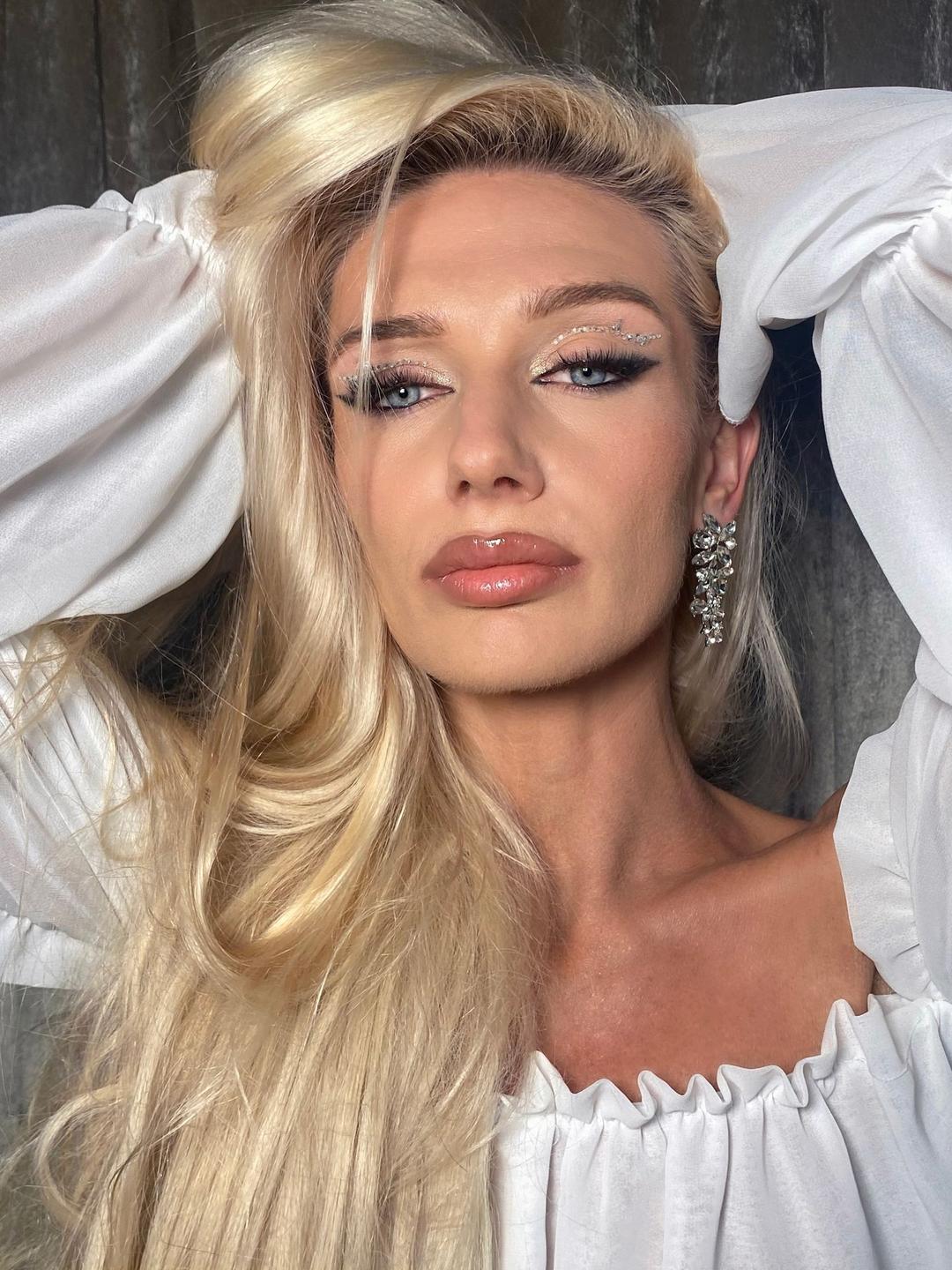 ☎️Zapisy w wiadomości prywatnej na instagramie @parkamakeup lub na Alvibeauty
Przyjmuję klientki w domu. 