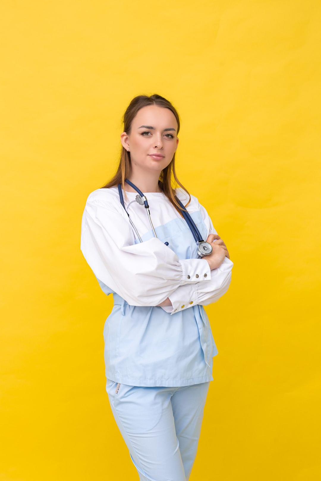 Я лікар-косметолог, маю вищу медичну освіту, працюю лише сертифікованими препаратами,використовую інʼєкційні та неінфекційні методики. 
Дозволь собі красу🌸