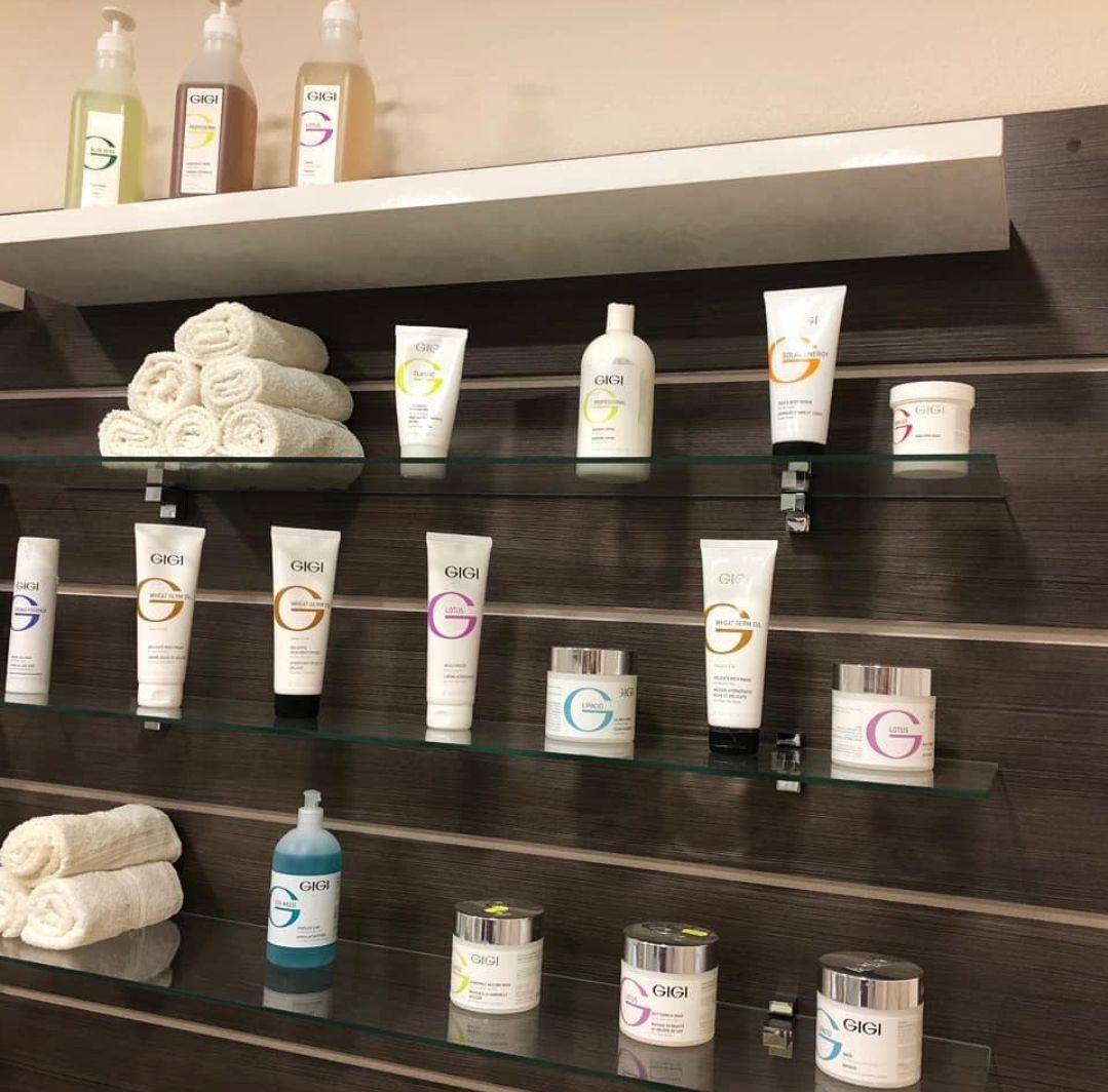  Студия красоты «CosmetologCenter» успешно объединяет в себе широкий спектр салонных услуг, а также обучающие курсы для мастеров в бьюти индустрии.

CosmetologCenter - это современный образовательный центр интенсивного практического обучения в сфере красоты , обладающий передовой материальной и удобной аудиторной базой. На курсах Школе «CosmetologCenter» преподают только высококлассные педагоги. Все учебные курсы разработаны по авторским методикам и рассчитаны на интенсивные практические занятия.

