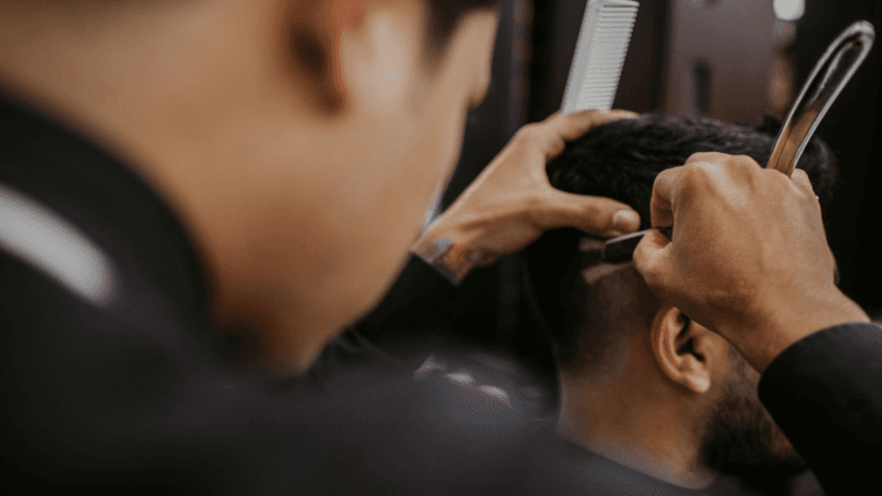 ¿Qué corte de pelo le da más volumen visual al cabello fino?