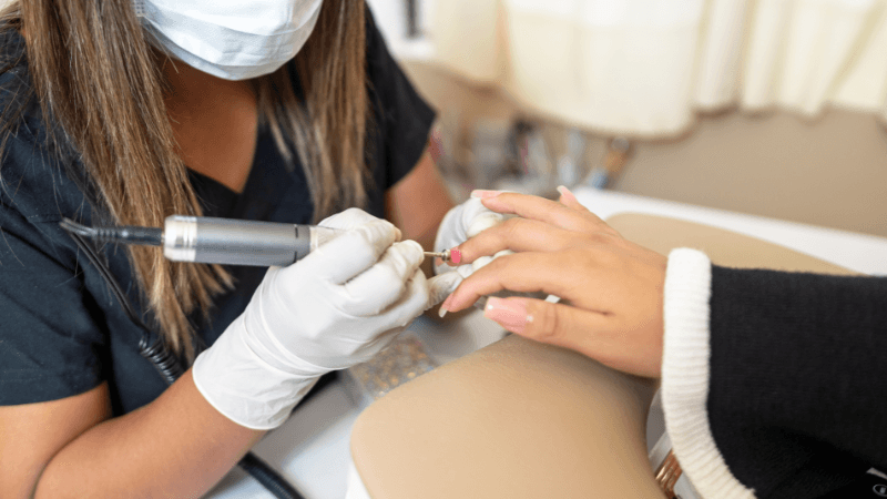 Тырнақ ұзарту: алғашқы келу алдында білуіңіз керек барлық нәрсе