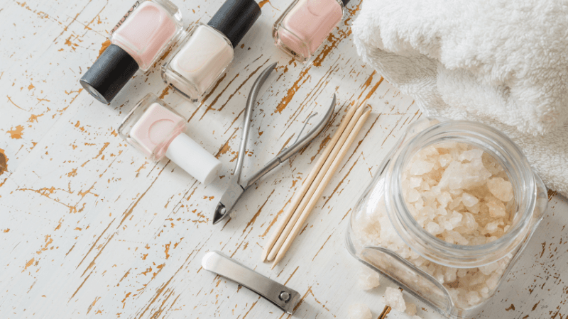 Гельді жылтыратудан кейін тырнақтарды қалай қалпына келтіруге болады: сарапшылардың кеңестері