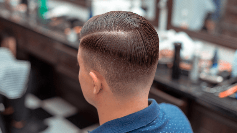 ¿Qué tipo de corte de pelo hace que un hombre parezca más joven y qué tipo lo hace parecer mayor?